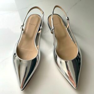 NEW Theory Shoes in silver metallic leather. Slingback flats in size 38.